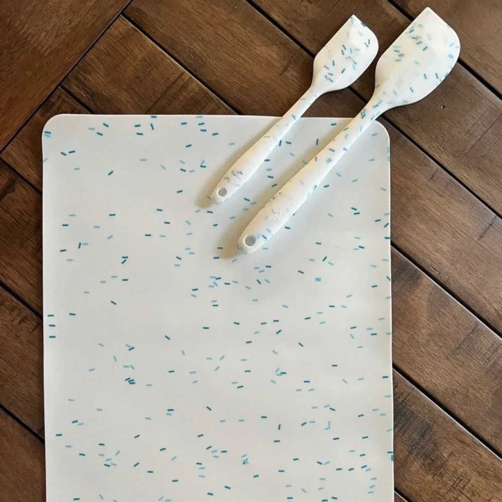 Chic‎ & Tonic 3 Piece Silicone Baking Set White Blue Mat Spatulas CHI-HO-006 NIB
